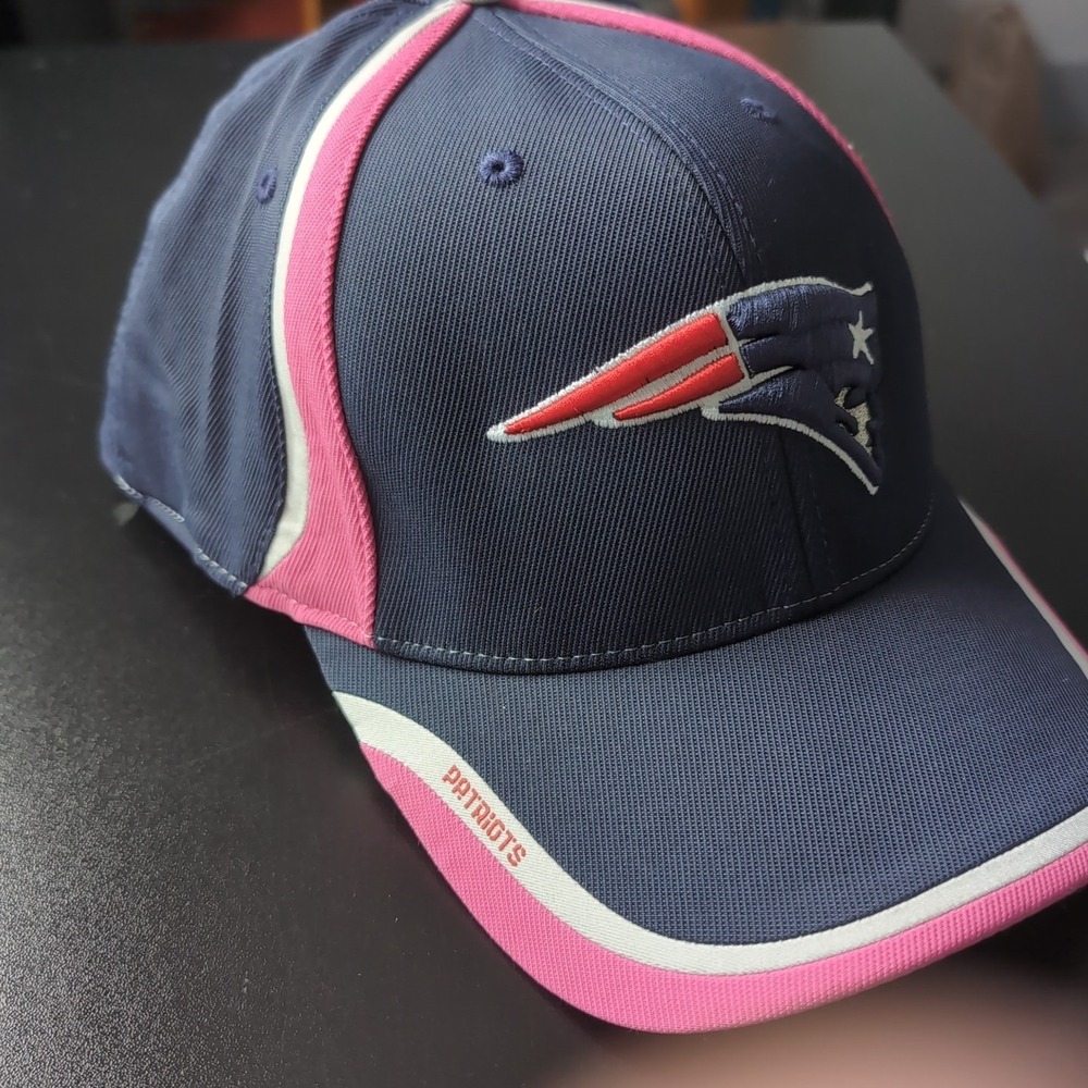 Reebok New England Patriots NFL Onfield Hat Pink Ribbon Navy Blue Flexfit L/XL